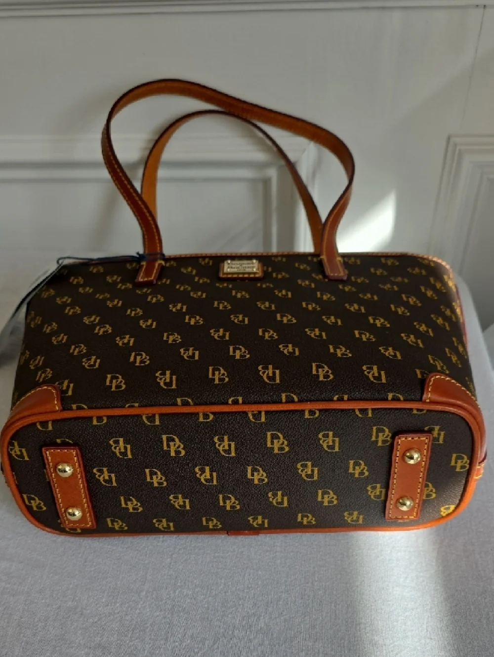 Dooney & Bourke classic dooney